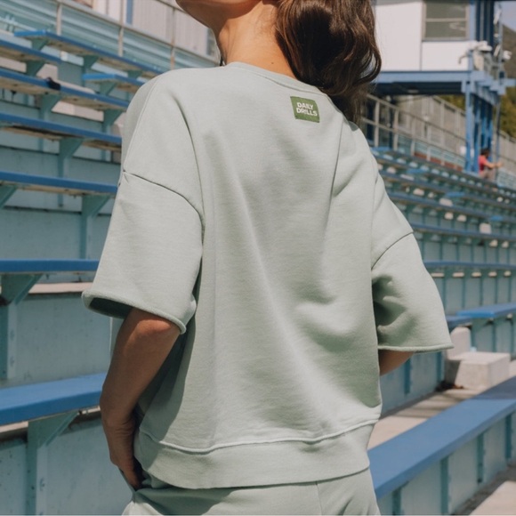 Daily Drills Cropped Sleeve Crew Harbor Green Size Medium - Picture 10 of 12